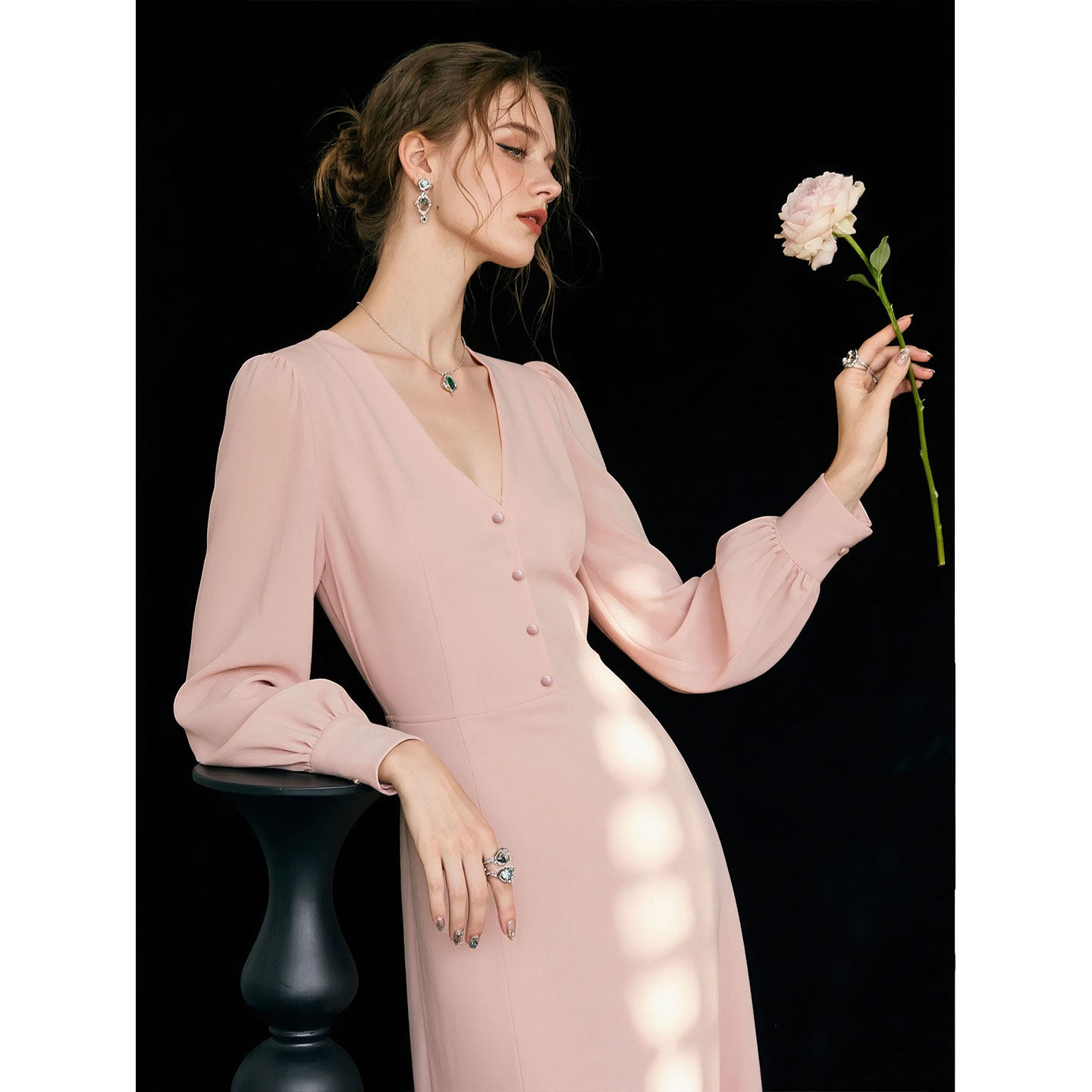 浅粉色长袖连衣裙女2025年秋季