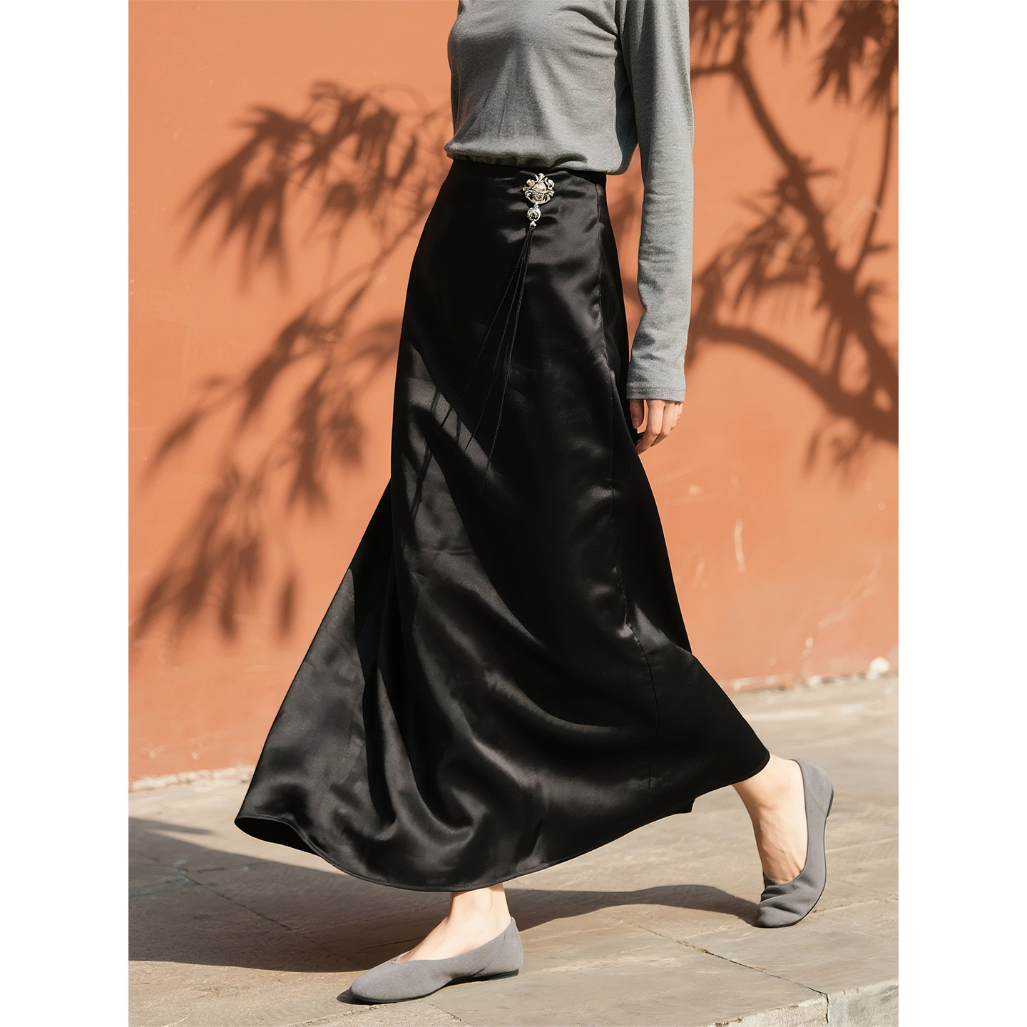 黑色缎面半身长裙女2026年春季新款高级感显瘦垂感气质大摆长裙,女装/女士精品,半身裙,淘宝优惠券,粉丝福利购,淘宝优惠卷