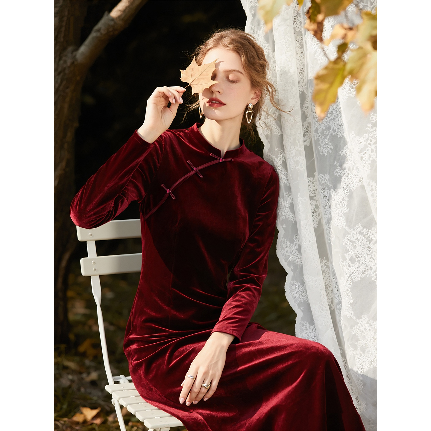 新中式酒红色丝绒连衣裙女2025年