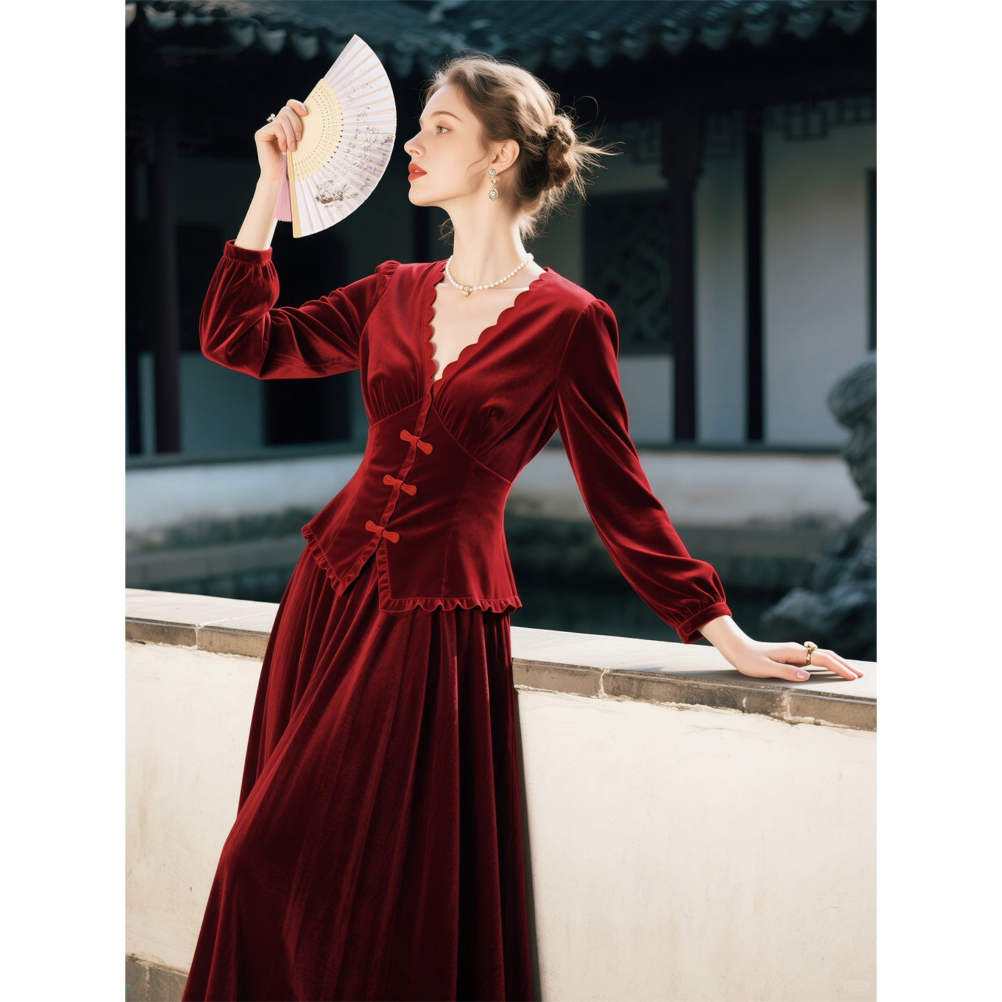 新中式V领长袖丝绒套装裙女2025