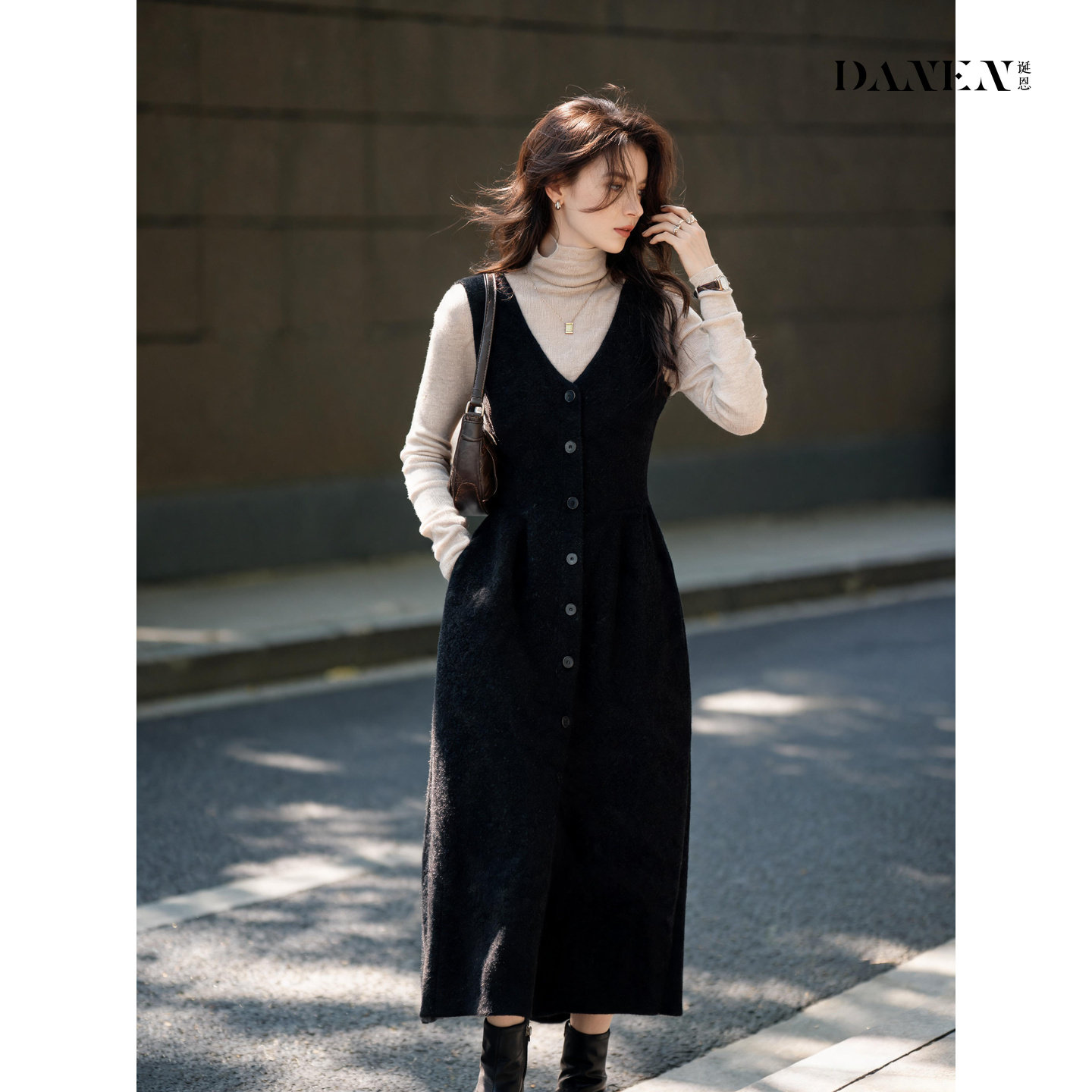 法式黑色无袖背心连衣裙女2026年秋冬气质简约叠穿宽松舒适长裙