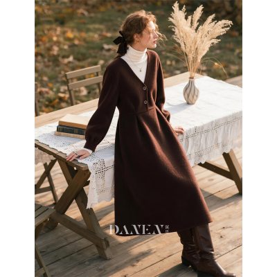 深棕色V领毛呢连衣裙女2025年