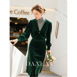 墨绿色灯芯绒V领衬衫半身裙套装女2026秋冬新款法式轻熟风两件套