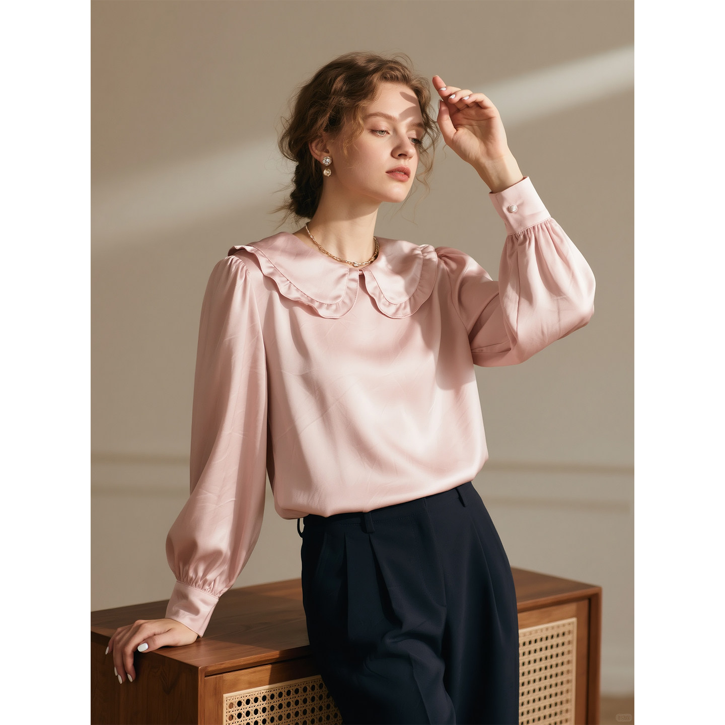 浅粉色翻领长袖衬衫女2026年春季新款甜美衬衣时尚百搭气质上衣