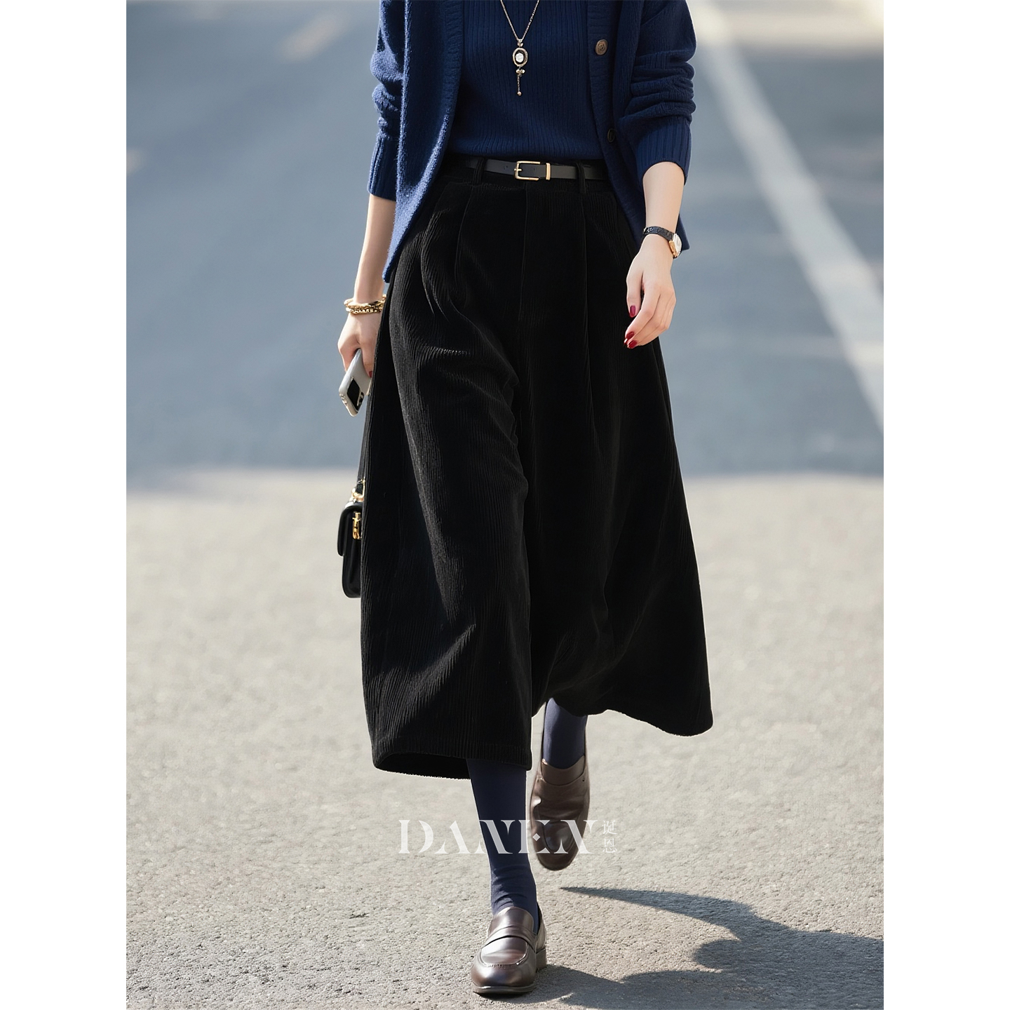 黑色灯芯绒阔腿裤女2025年秋冬