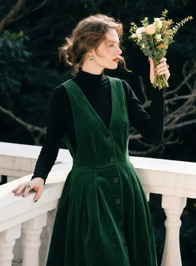 墨绿色灯芯绒背带连衣裙女2025年秋冬新款纯棉复古叠穿气质裙子