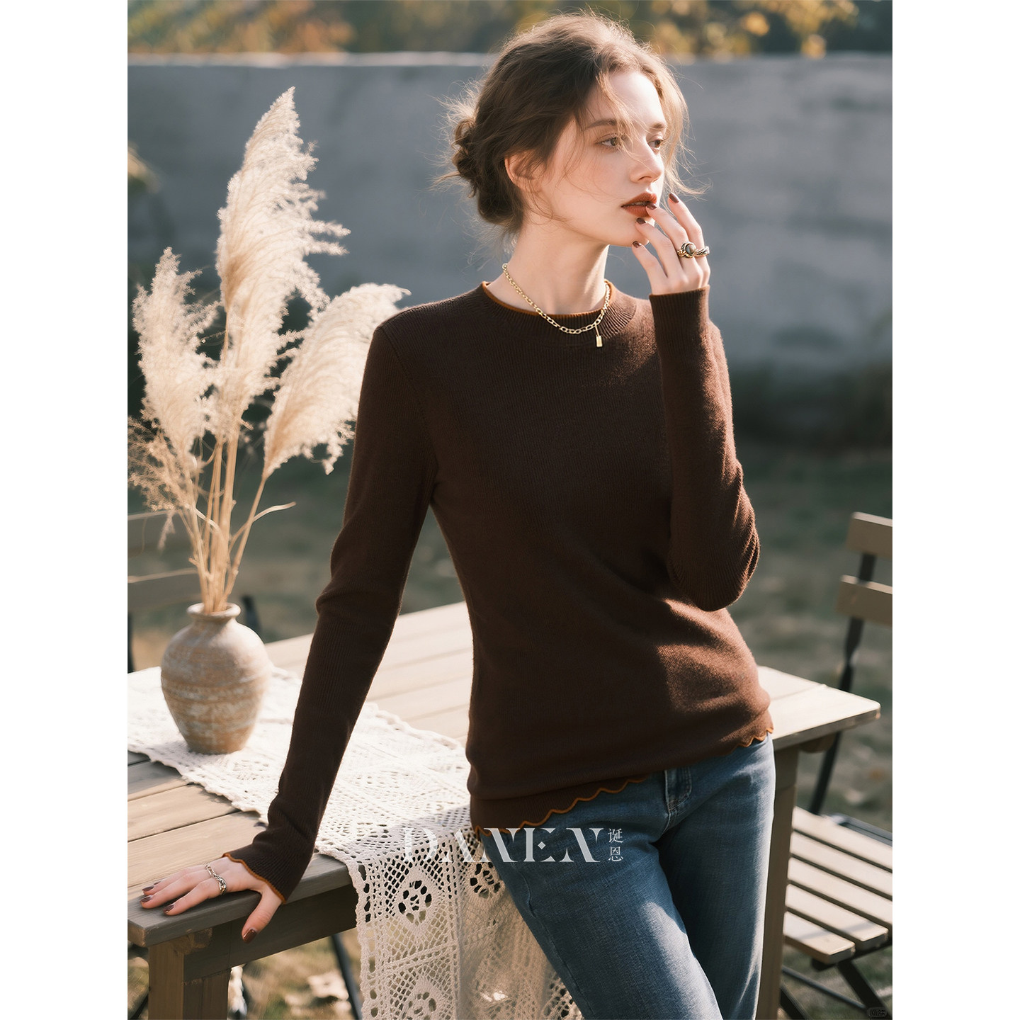 咖啡色圆领羊毛针织衫女2025年