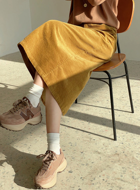 黄色灯芯绒半身裙女2026年秋冬新款加绒加厚小个子长款直筒包臀裙