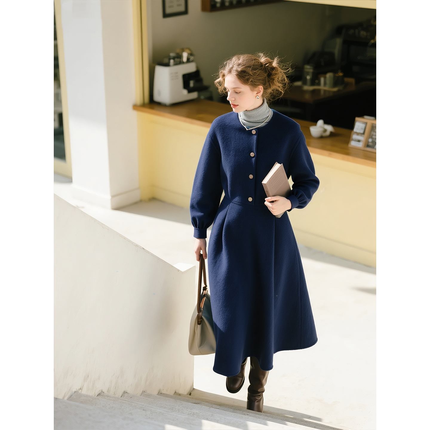 深蓝色圆领毛呢连衣裙女2025年秋