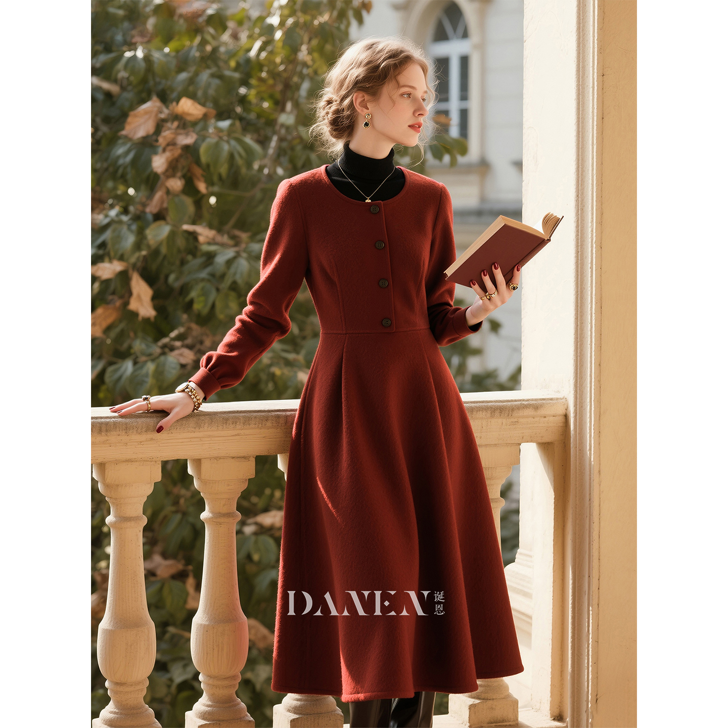 酒红色毛呢圆领连衣裙女2025年