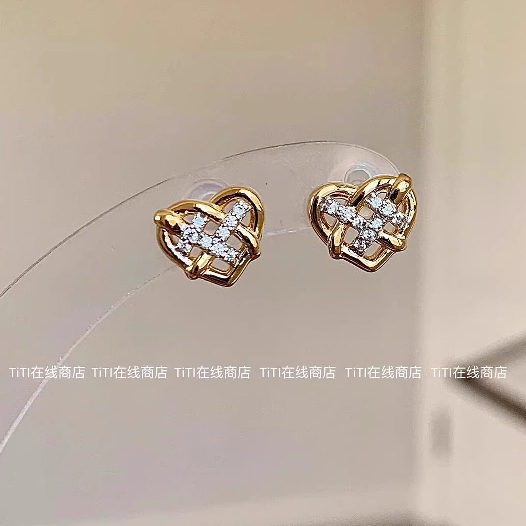 细闪曲奇爱心耳钉女2025新款小众设计高级感耳饰品,饰品/流行首饰/时尚饰品新,耳钉,淘宝优惠券,粉丝福利购,淘宝优惠卷