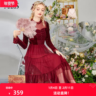 艾丽丝2025秋季新款红色仙气丝绒长款连衣裙女显瘦蕾丝花边蛋糕裙