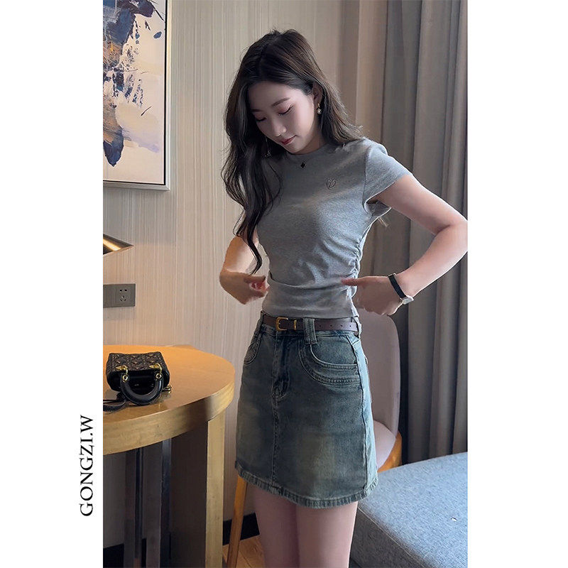 女装时髦洋派套装设计感