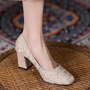 女鞋 粗跟大码 女加肥加宽小码 高跟鞋 41一43绸缎胖脚宽脚方头单鞋