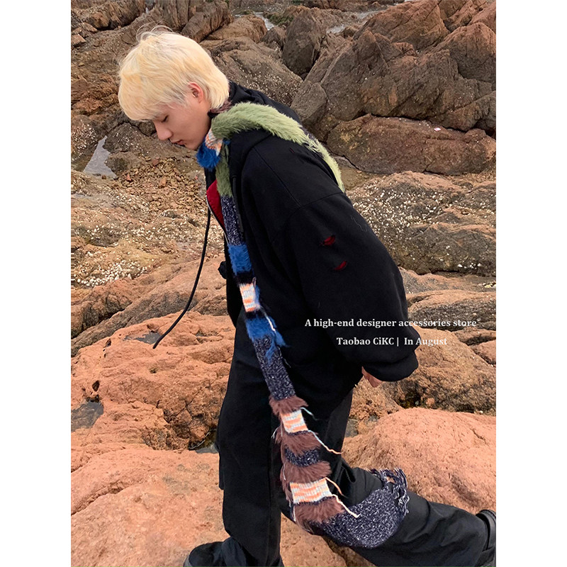 小众设计师款毛绒拼色窄版围巾