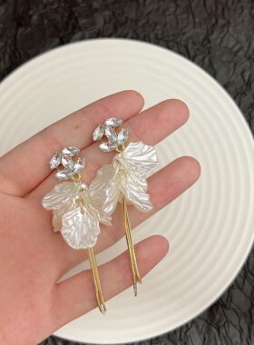 撤柜超仙优雅小香风字母双C花瓣流苏耳环温柔甜美名媛风夏季爆款