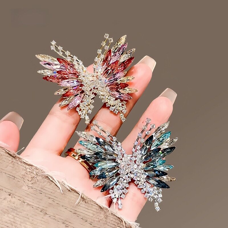 撤柜高级感时尚立体蝴蝶胸针女轻奢优雅超闪动物胸花西装外套别针