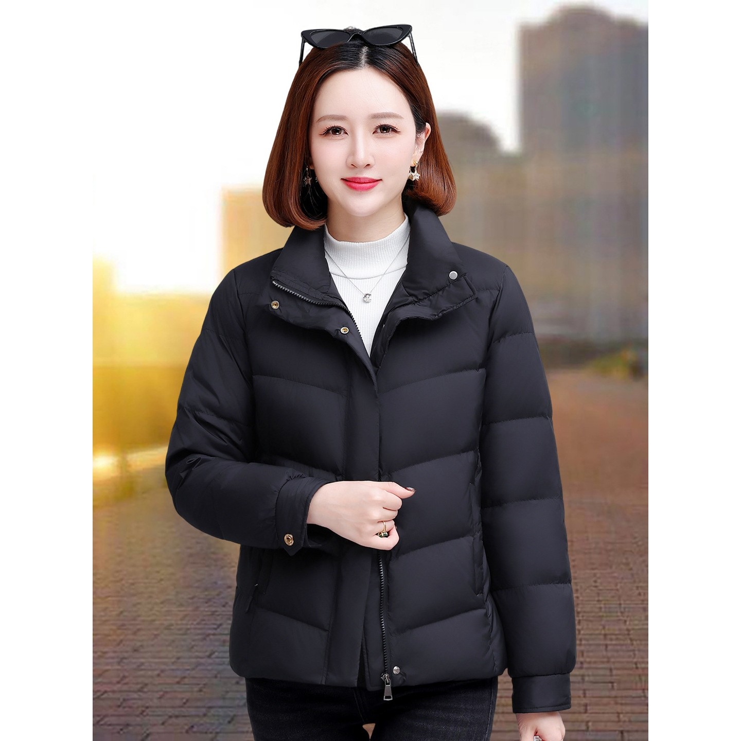 欧洲站白鸭绒羽绒服女短款黑色新款立领加厚保暖中年妈妈装冬季外