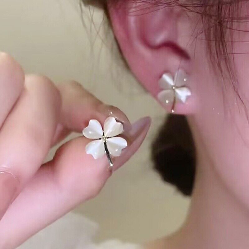 撤柜韩版简约四叶草小众气质新款耳钉个性高级感耳环百搭甜美耳饰