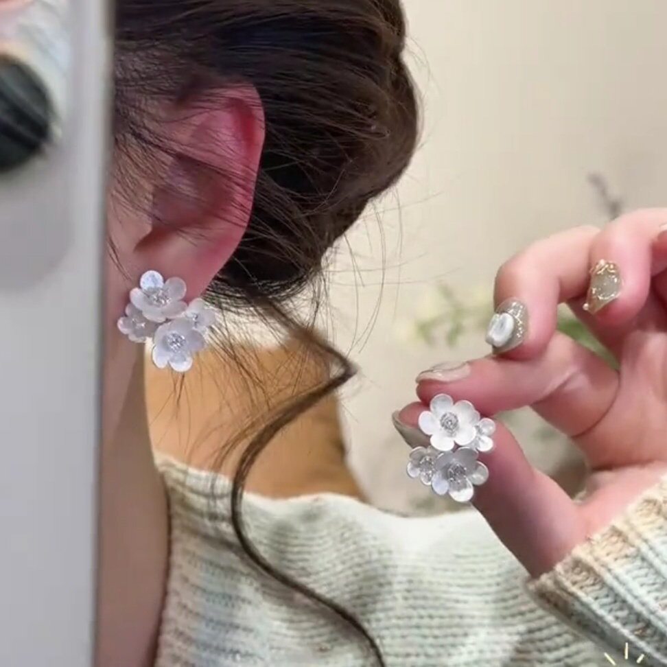 撤柜季新款白色堆堆花朵耳钉耳环女超仙气质温柔淑女风耳饰耳坠