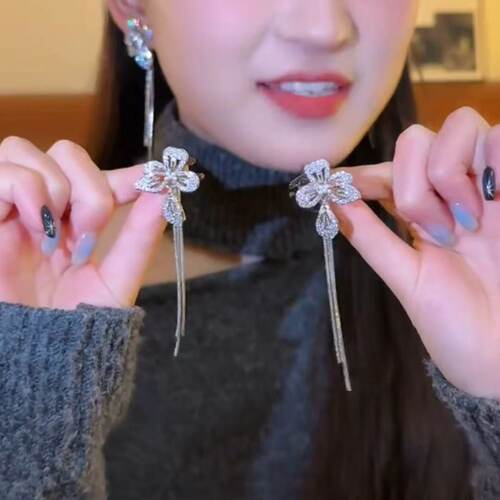 撤柜精致闪耀花朵流苏耳环女新款爆款长款耳钉气质耳饰