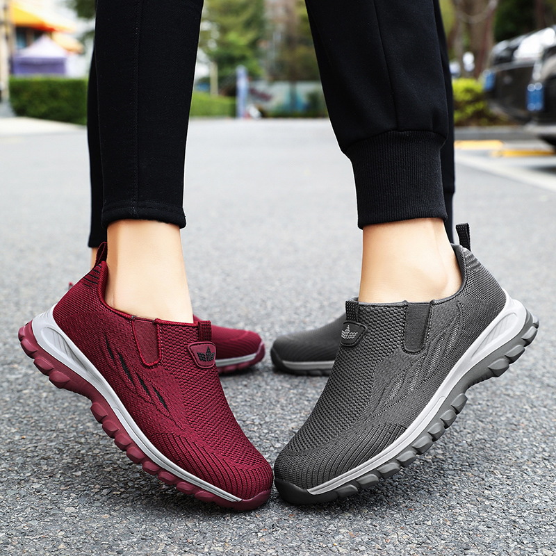 今年新品季舒适健步鞋套脚休闲中老年运动鞋软底防滑妈妈鞋透气网