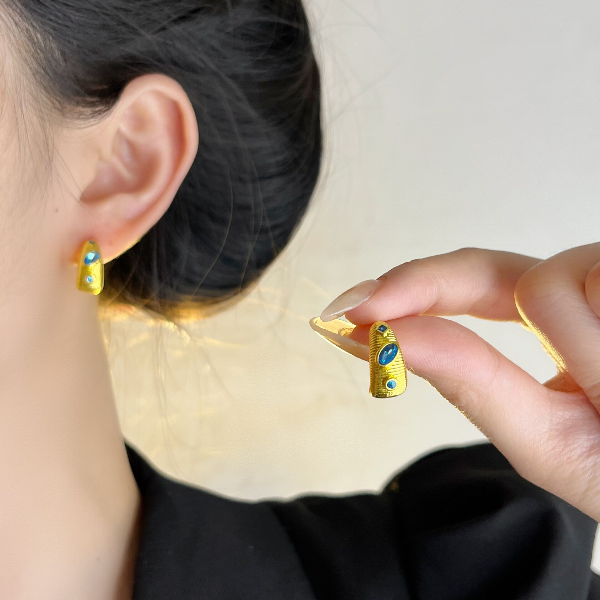 撤柜复古轻奢蓝钻车花耳钉小众设计高级感百搭气质简约冷淡风耳饰