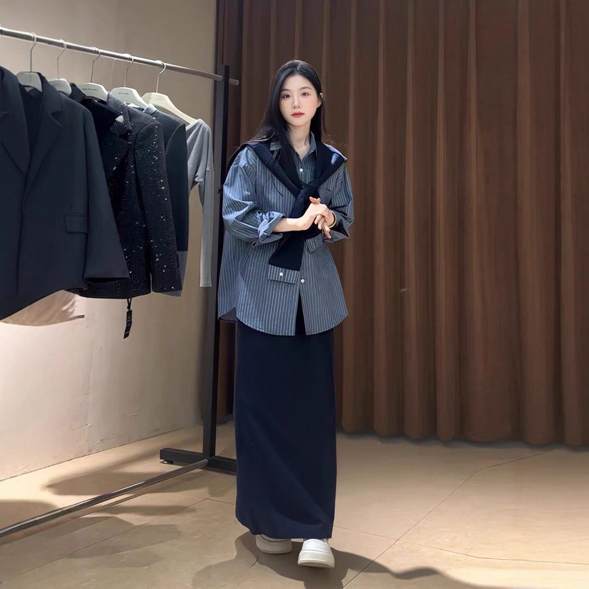 韩系chic穿搭条纹长袖衬衫套装女2025秋超火好看蓝色半身裙两件套
