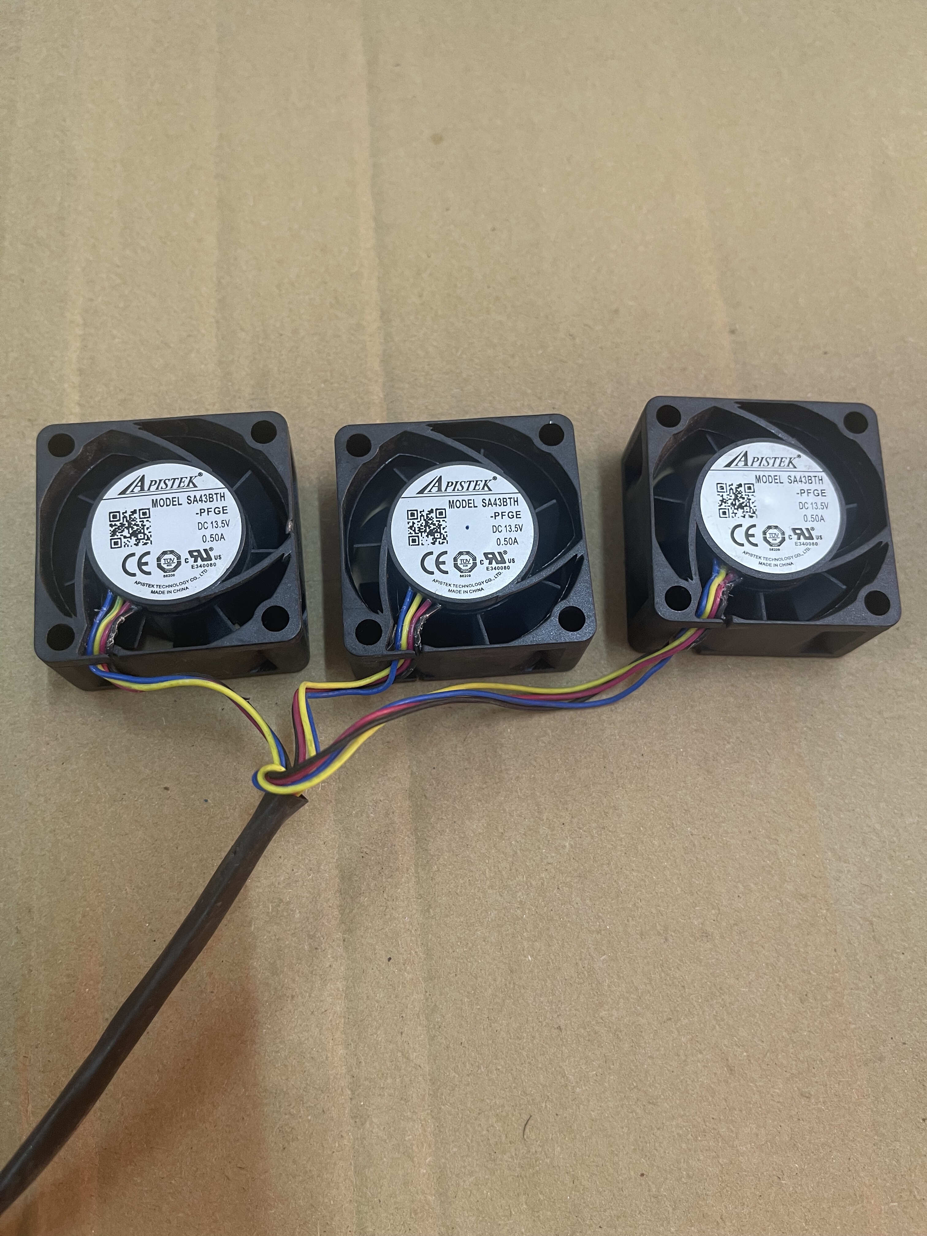 Apistek SA43BTH-PFGE散热风扇 13.5V电压 0.50A电流 带4针接口