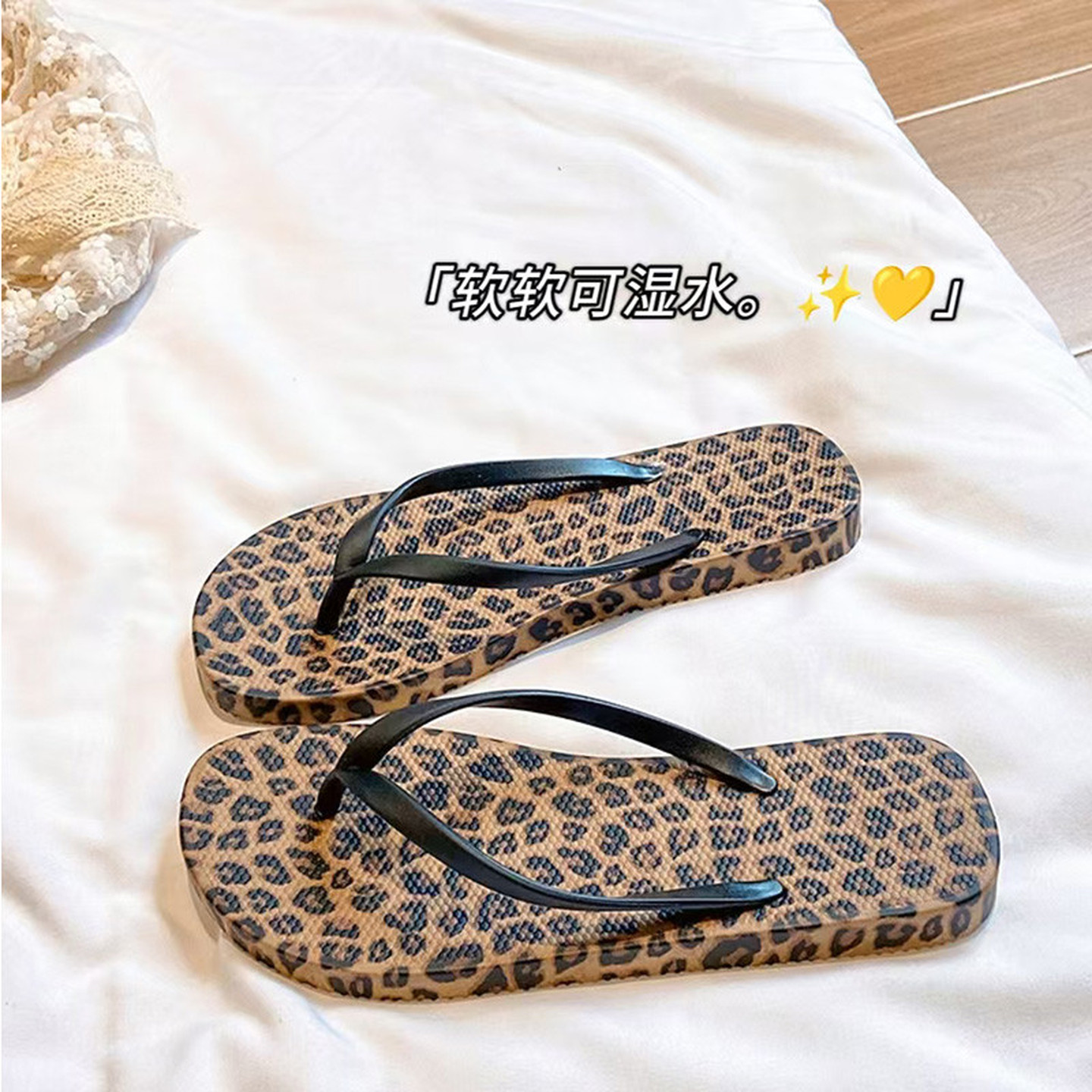 爆款豹纹人字拖女夏外穿海边沙滩平底鞋欧美风网红夹脚洗澡凉拖鞋