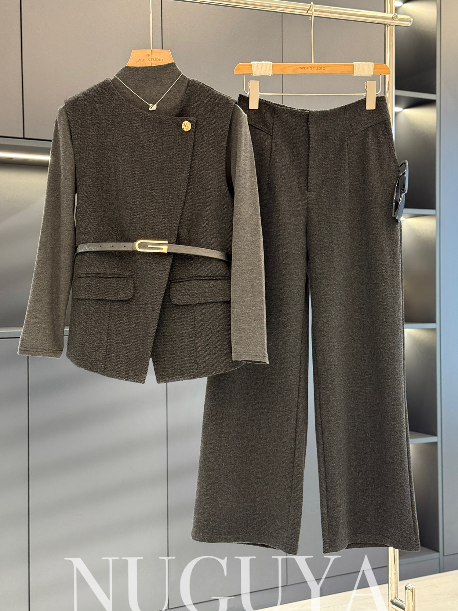 时尚洋气妈妈装三件套女显瘦2025年秋装新款气质百搭中老年人套装