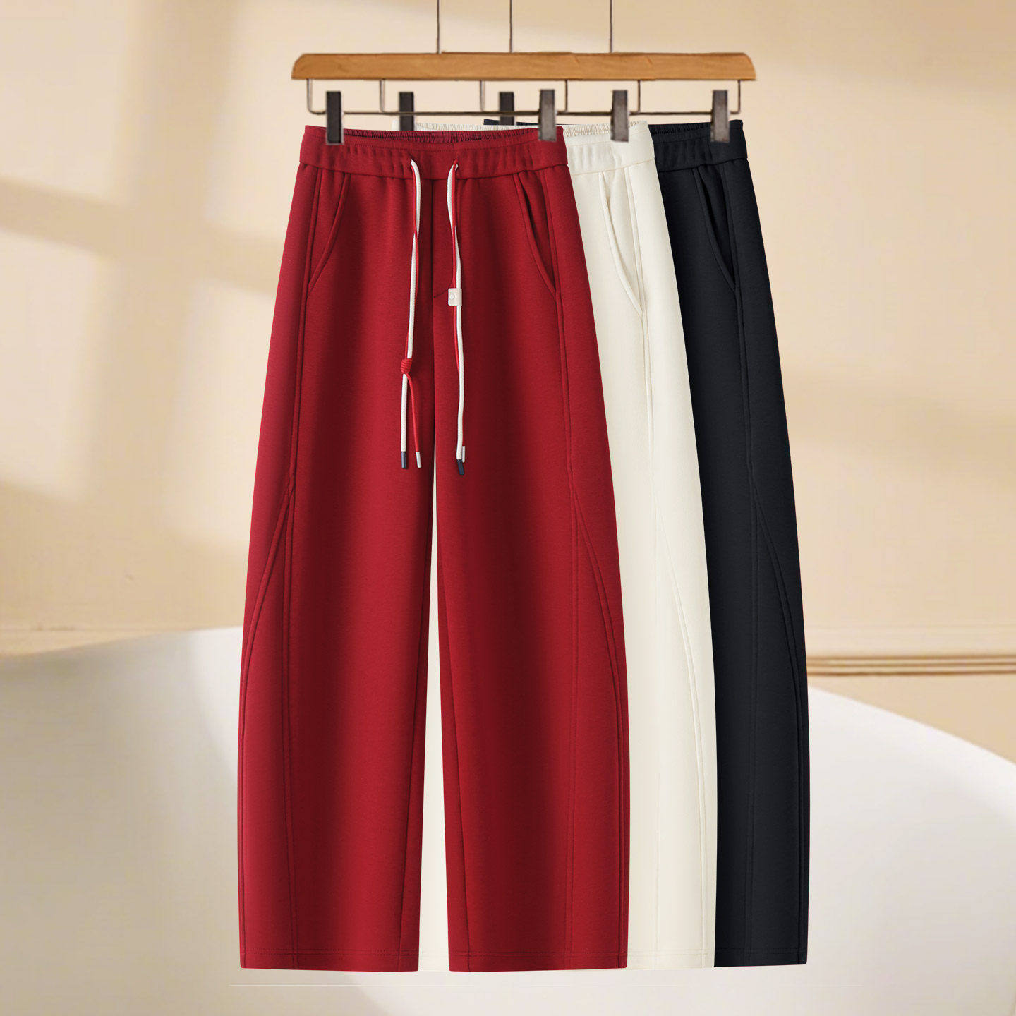 今年流行红色休闲裤女2026春秋冬季新款松紧腰阔腿加绒弯刀卫裤子