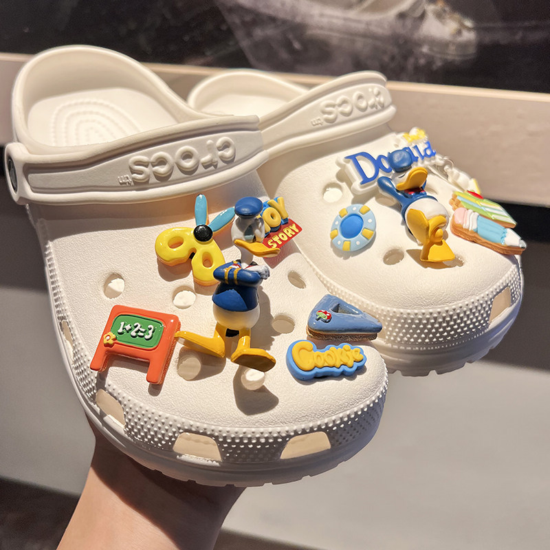 鞋扣创意洞洞鞋花适配卡洛驰公仔