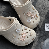 配饰女装 扣卡洛驰洞洞鞋 饰 配饰diy金属花朵珍珠鞋 适配crocs洞洞鞋