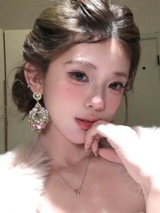 周幼琳千金风~超闪锆石水钻耳环女皮草名媛风气质高级感耳钉耳饰