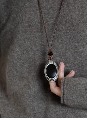 【新品9折】法式轻奢黑色原木吊坠秋冬项链毛衣链潮人个性时髦女