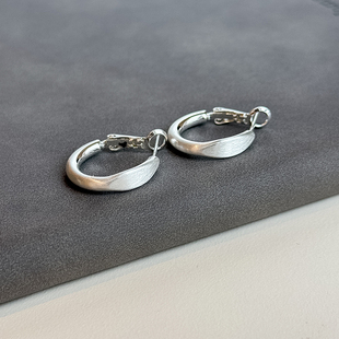 通勤时尚 S925银针金属切面拉丝高级感小耳圈耳环潮人个性 耳饰短款