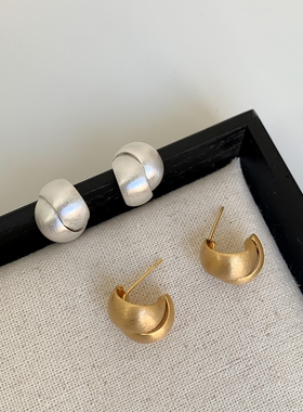 S925银针小众设计拉丝金属交错高级感耳环ins冷淡风耳钉短款潮人