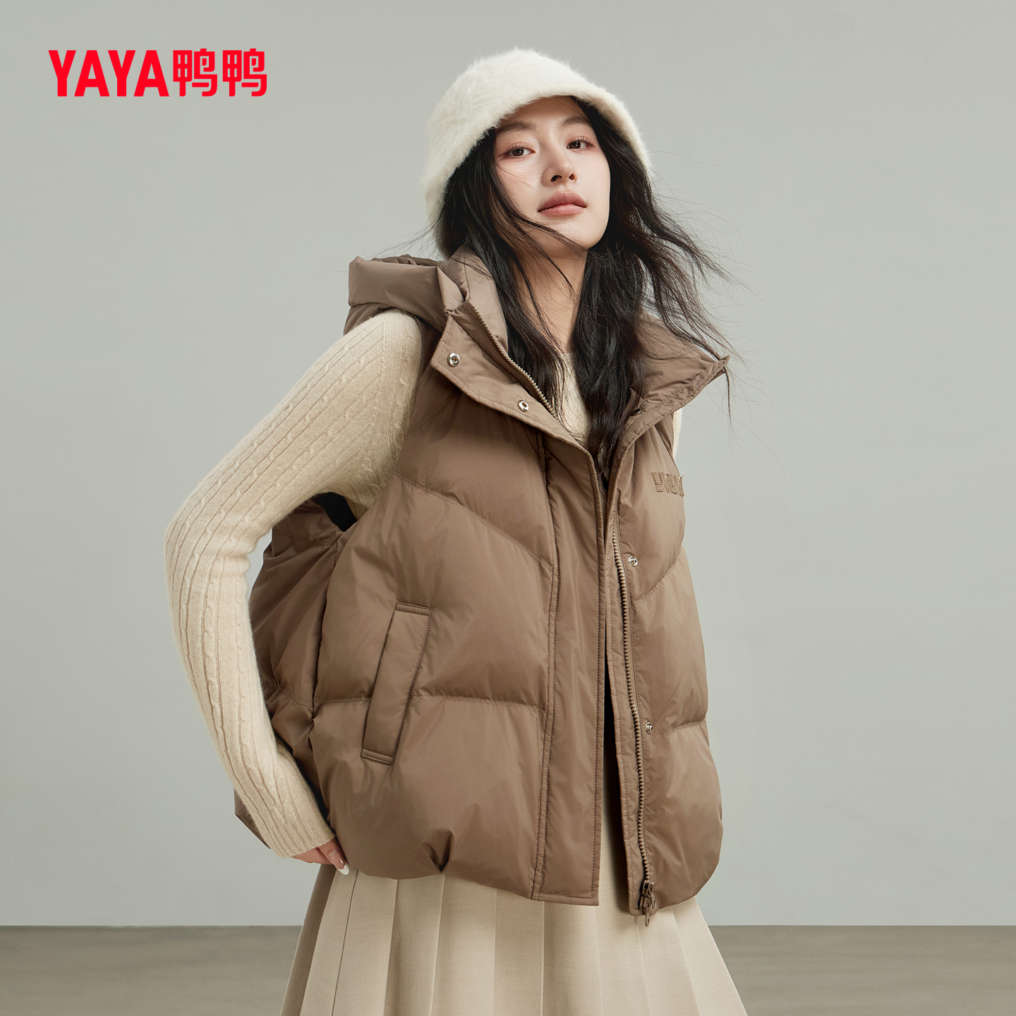 鸭鸭亲子款羽绒服马甲外穿2025秋冬新品短款连帽儿童保暖马夹外套