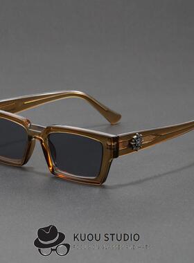 小众轻奢设计款琥珀蓝渐变色大方形墨镜男女通用立体金属徽章装饰