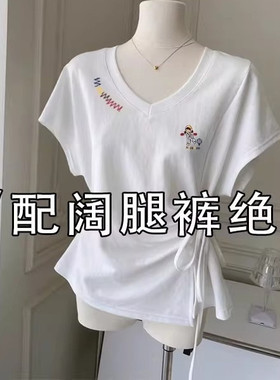 白色v领正肩短袖t恤女2026秋季流行风格设计感修身显瘦抽绳小上衣