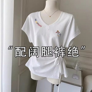 设计感修身 流行风格 显瘦抽绳小上衣 t恤女2026秋季 白色v领正肩短袖