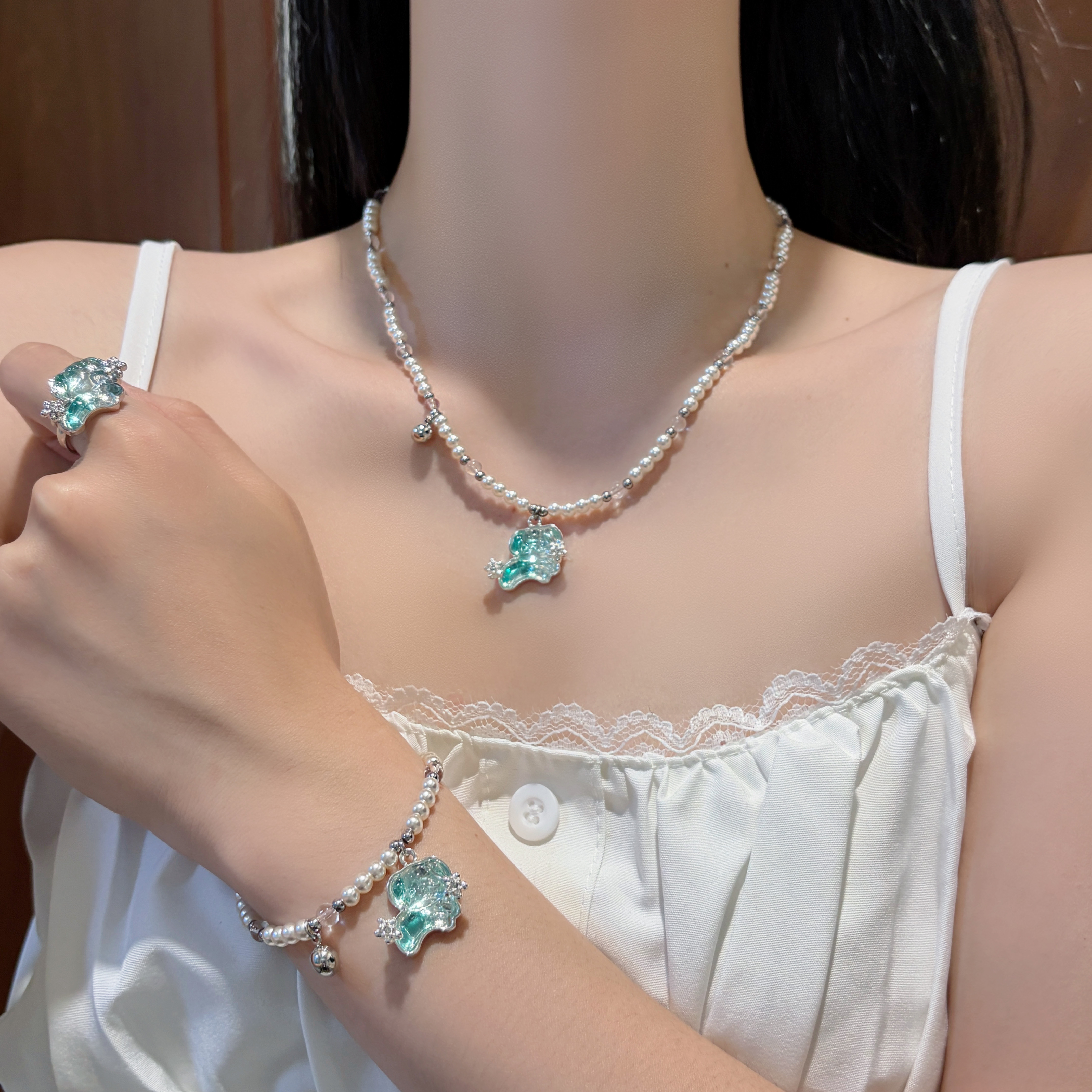 甜酷清冷感果冻小狗吊坠珍珠流苏项链小众轻奢锁骨链手链耳环配饰