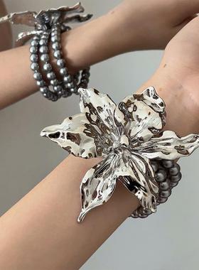 欧美冷淡风金属鸢尾花手镯女复古