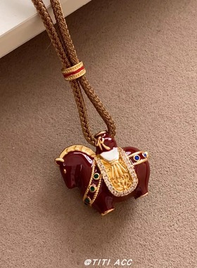 【招财进宝】新中式红色滴釉重工小马项链女轻奢高级感毛衣链挂饰