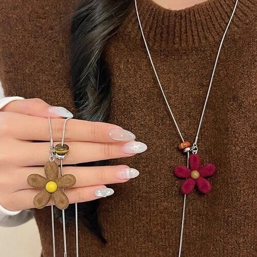 可抽拉丝绒花朵项链日常毛衣链