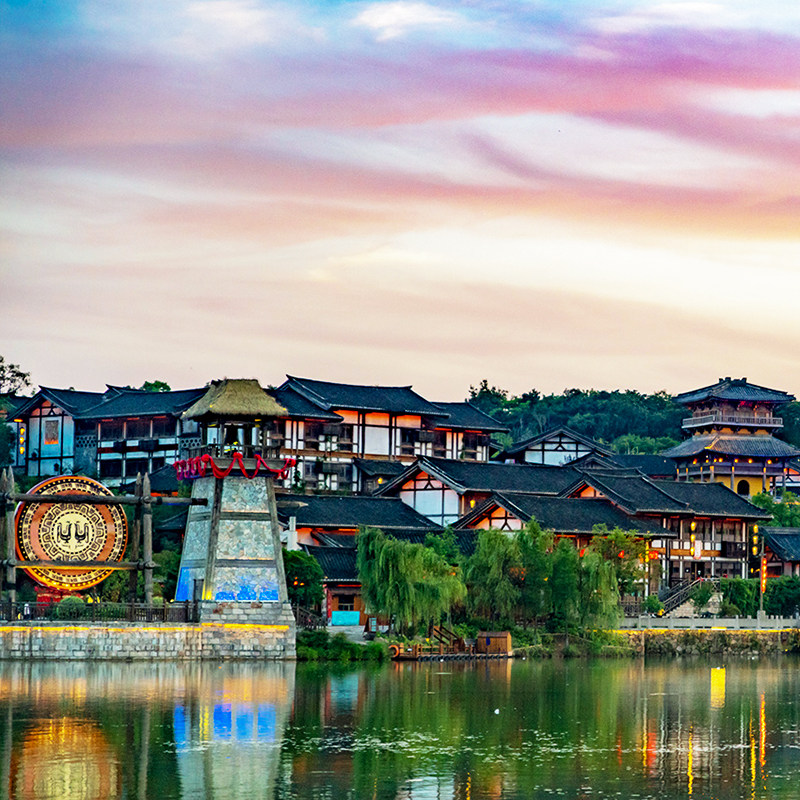 【官方有保障】酒店均为景区内酒店，官方自营，订房有保障 茅山鸟巢、春竹小院、石供雅园、道玄山居、祥云客栈五大特色主题 【交通便捷】南京、杭州、上海高铁可至达金坛站，乘259线直达景区门口 【超长可用期】先屯后约，不约可退；五一加价可约