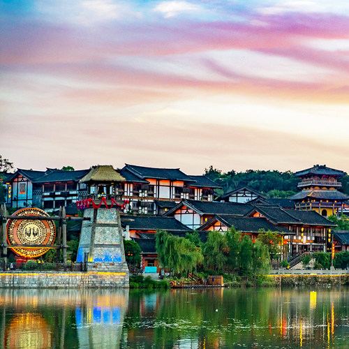 【官方有保障】酒店均为景区内酒店，官方自营，订房有保障 茅山鸟巢、春竹小院、石供雅园、道玄山居、祥云客栈五大特色主题 【交通便捷】南京、杭州、上海高铁可至达金坛站，乘259线直达景区门口 【超长可用期】先屯后约，不约可退；五一加价可约