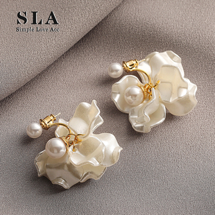 一款 Acc私家 两戴设计花朵珍珠轻奢百搭银针耳环女 Love Simple