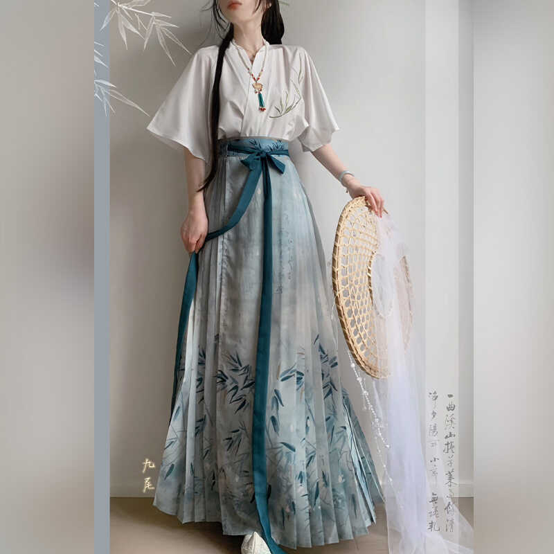 青竹女刺绣新中式国风马面裙套装
